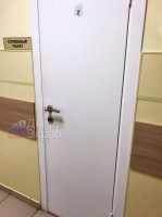 Дверь облицованная белым пластиком