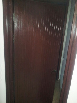  Крашенная тамбурная деревянная дверь 