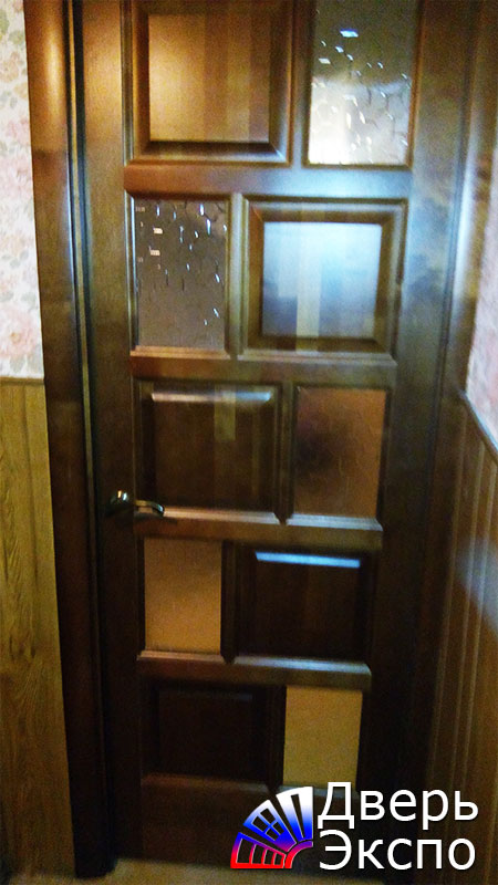 деревянная дверь из массива в квартиру 43
