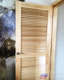 жалюзийная деревянная межкомнатная дверь
