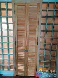деревянная жалюзийная дверь