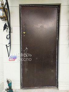 дверь с демонтированной накладкой