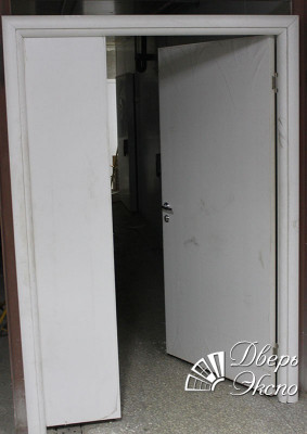 двустворчатая (полуторная) дверь из вспененного ПВХ